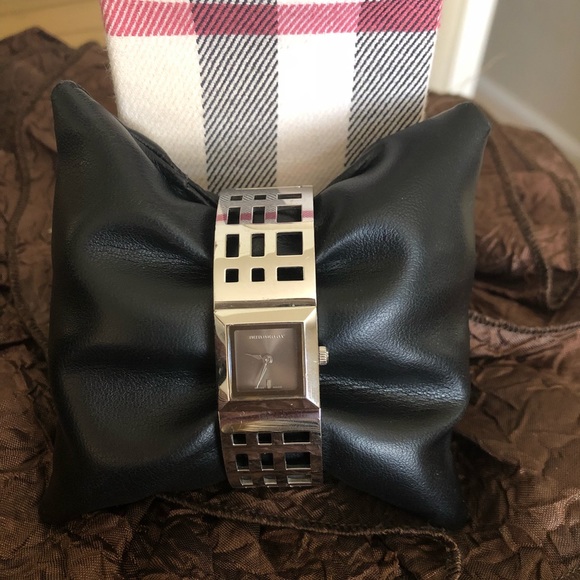Burberry watch - Picture 2 of 4